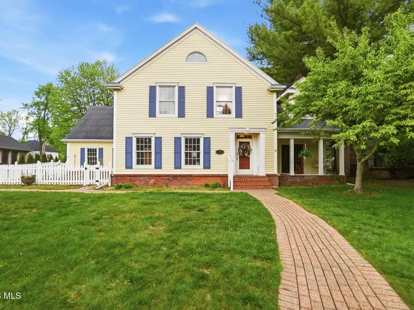 5246 Spring Creek Ln, Sylvania, OH 43560