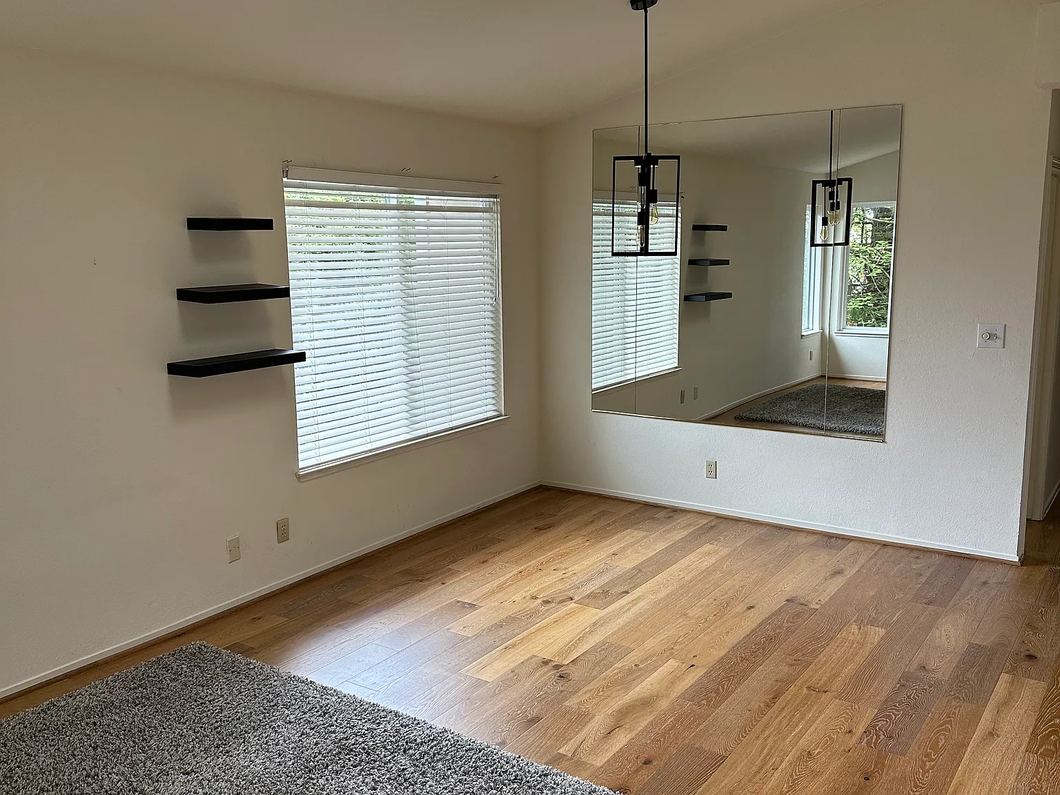 2 bed, 908 sqft, $3,800 — Photo 2