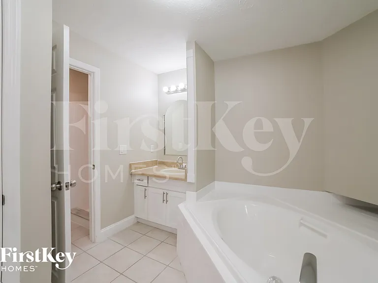 9812 Cristina Dr — Photo 9