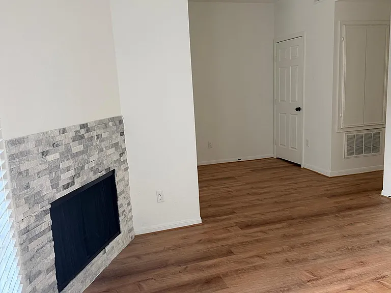 2323 Fairwind Rd #105 — Photo 6