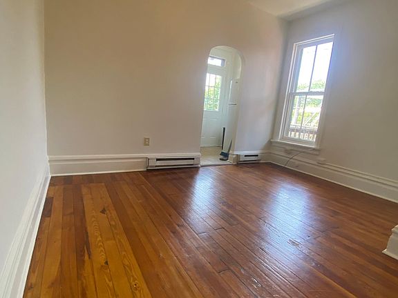 2nd image of 1622 N 3rd St APT 2