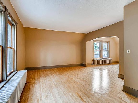 5th image of 871 Margaret St #2