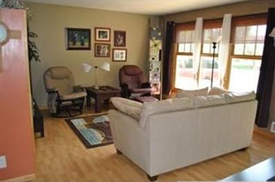2nd image of 9946 Queen Cir