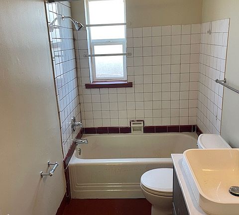 5th image of 228 N Tyndall Ave