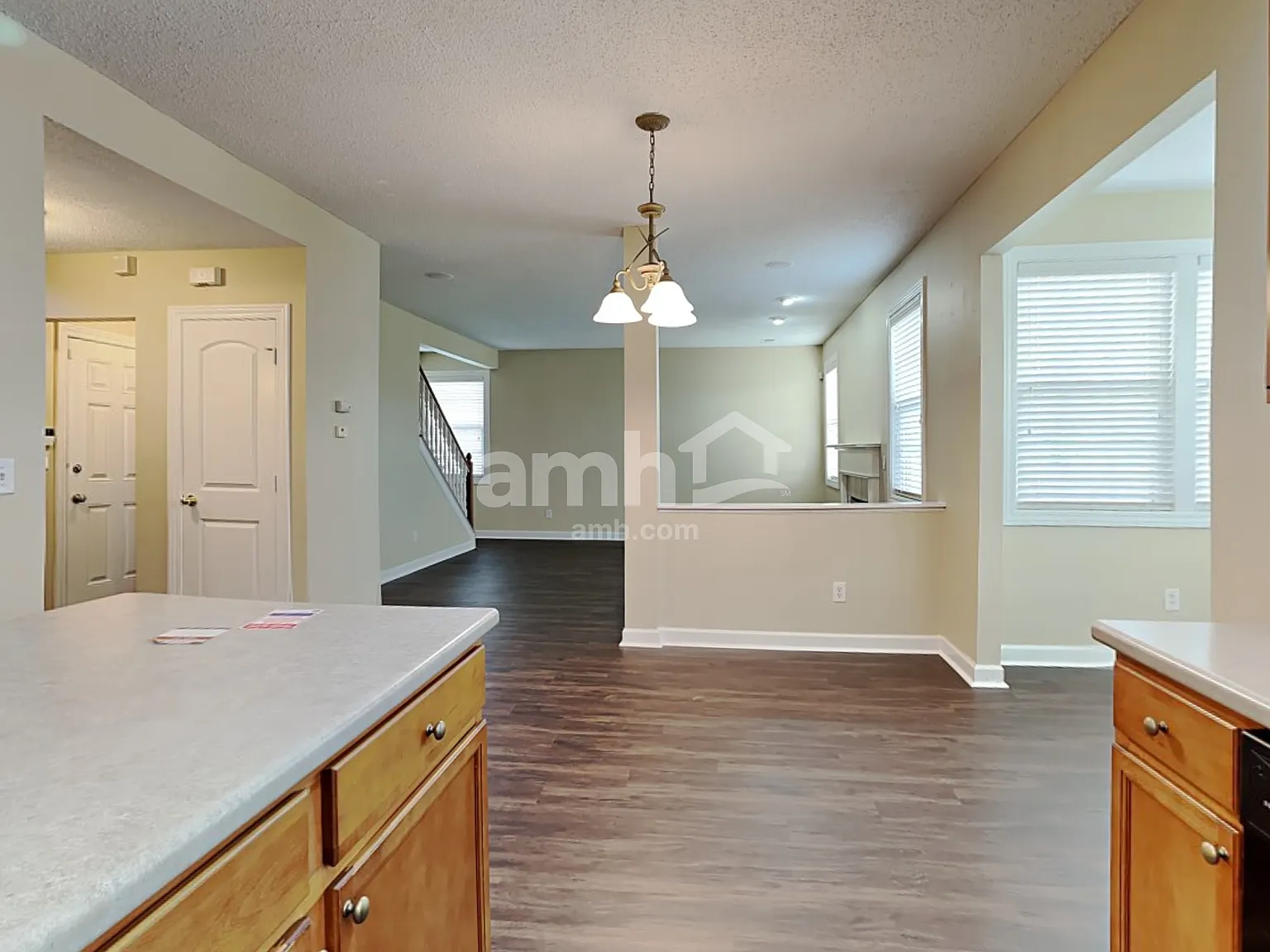 3 bed, 2.5 bath, 2288 sqft, $2,185 — Photo 4