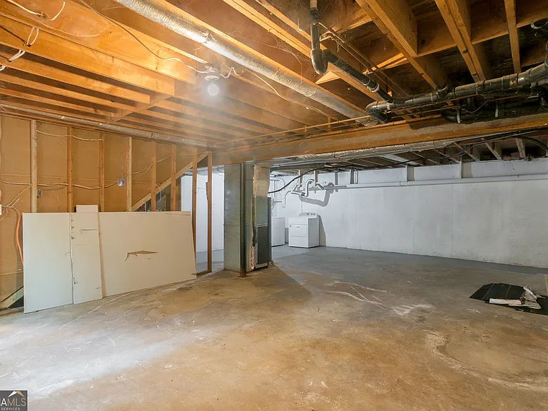 85 Wilhelmina Dr — Photo 27