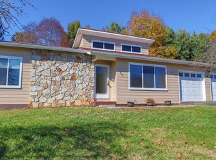 497 Meadowcrest Dr, Bristol, VA 24201