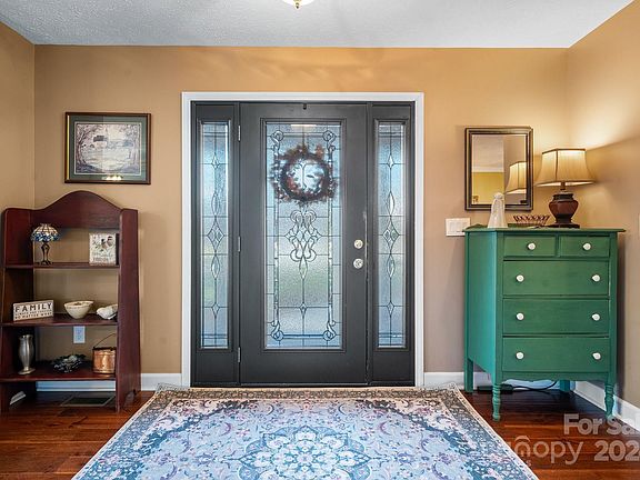 5th image of 104 Clearwater Dr