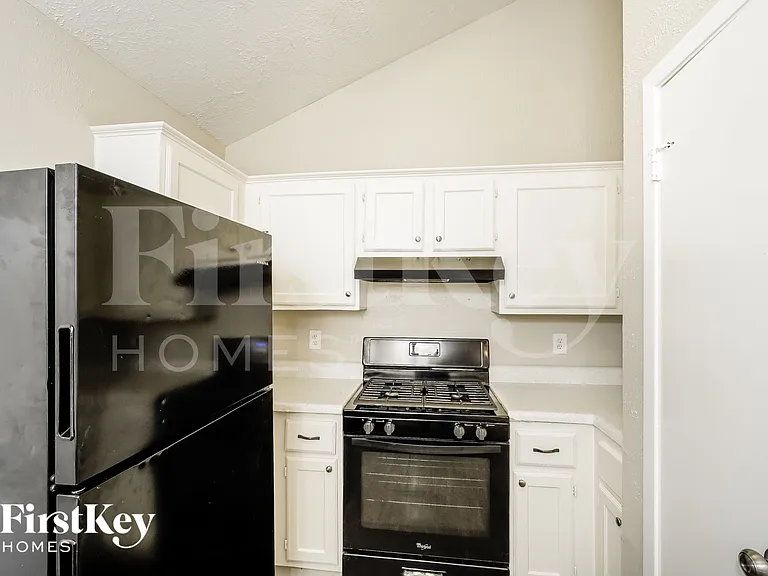 19903 Mountain Dale Dr — Photo 9
