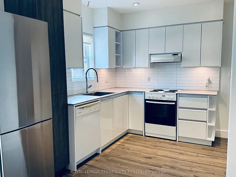 37 White Ave — Photo 17