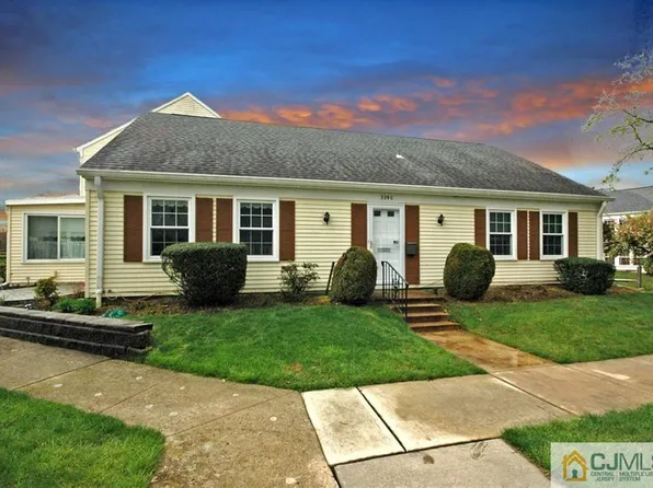 329 Nantuckett Ln #C, Monroe Township, NJ 08831
