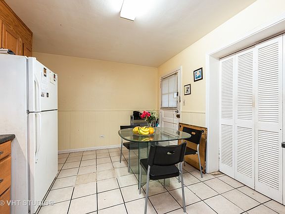 5th image of 6621 N Seeley Ave #1S