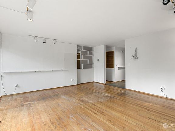4th image of 16223 NE 28th Street