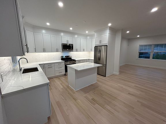 3rd image of 61 Adelphi Ave #63