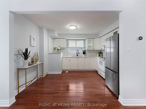 5th image of 608 McCowan Rd