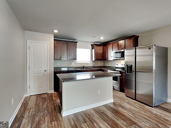 3rd image of 15 Daniel Ln