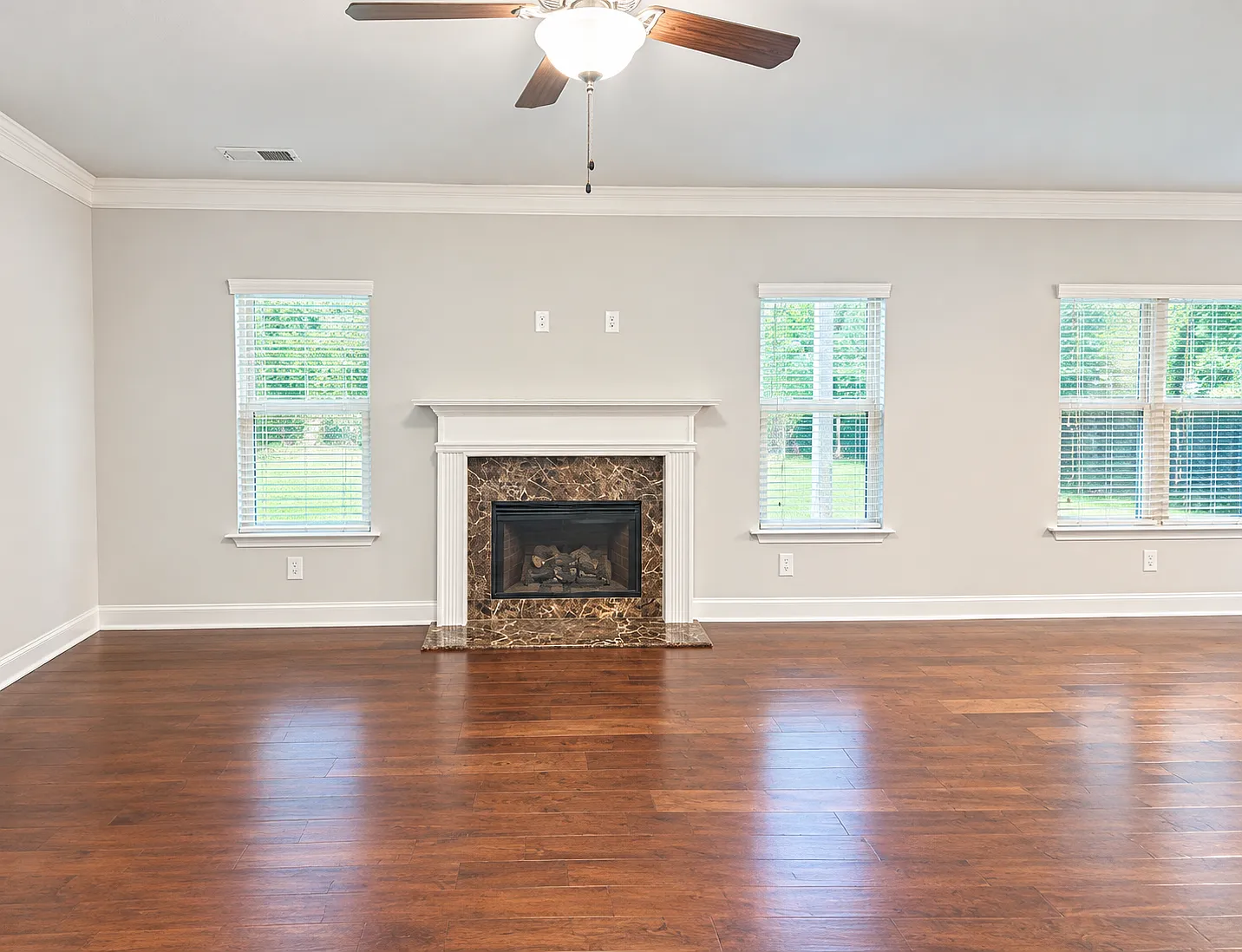 4 bed, 2.5 bath, 2634 sqft, $2,495 — Photo 4