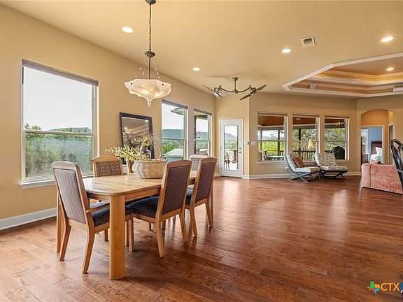 3rd image of 581 Toye Blvd