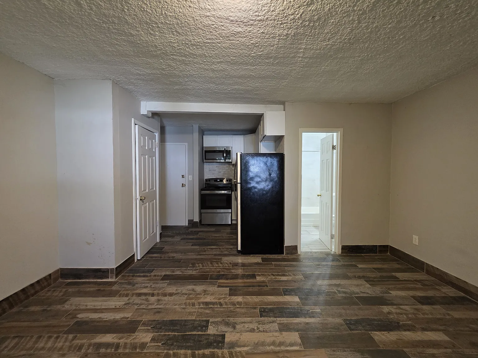 Studio, $1,200 — Photo 3