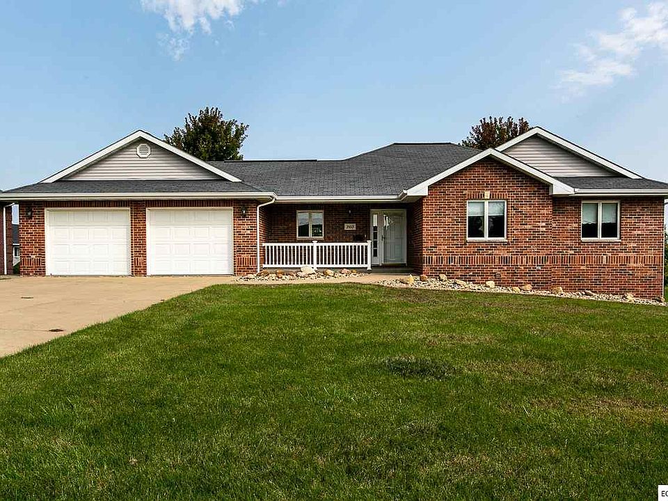 1st image of 203 S Lake Dr