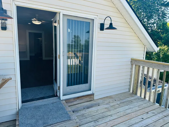 11270 N Rushton Rd APT 3, South Lyon, MI 48178