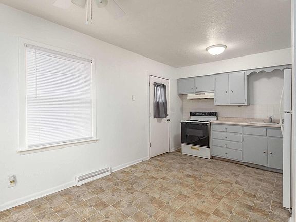 5th image of 2419 N Division St