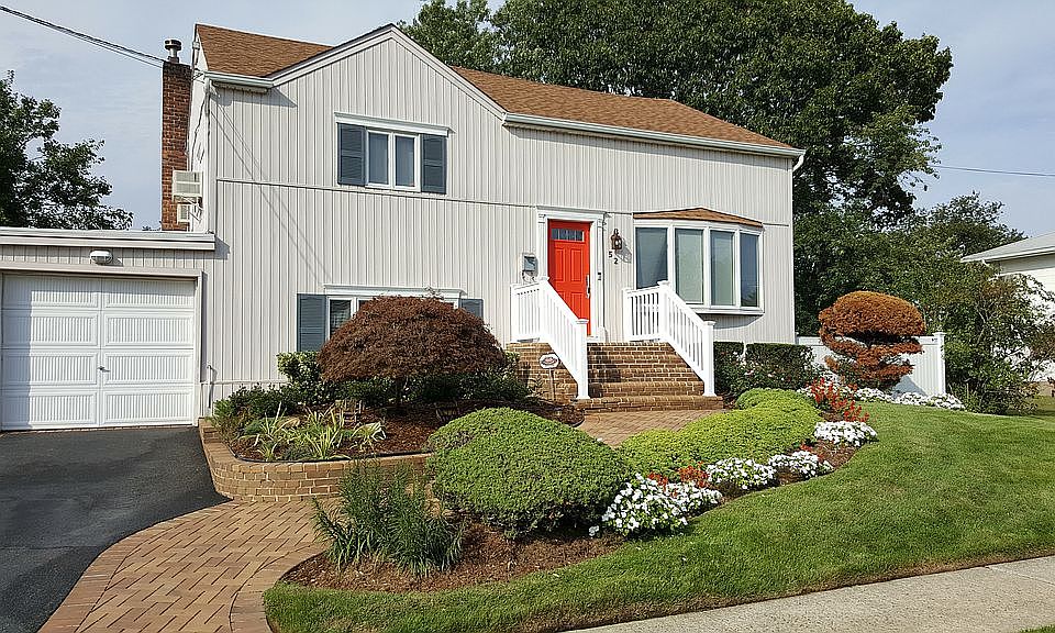 1st image of 52 Thompson Ave