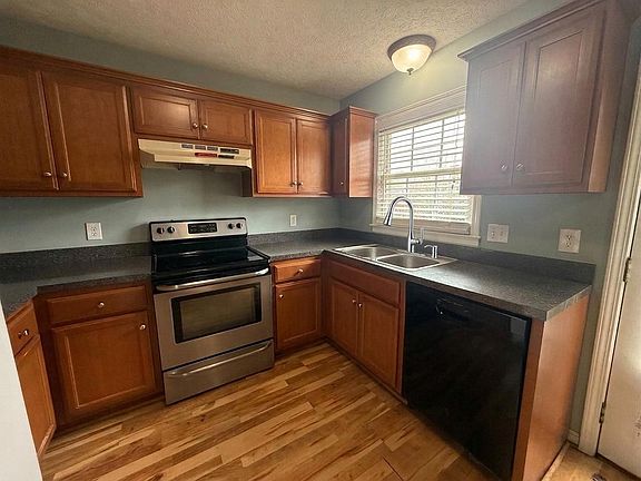 5th image of 1532 Lewis Rd