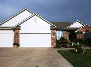 4306 N Barton Creek Cir, Wichita, KS 67226