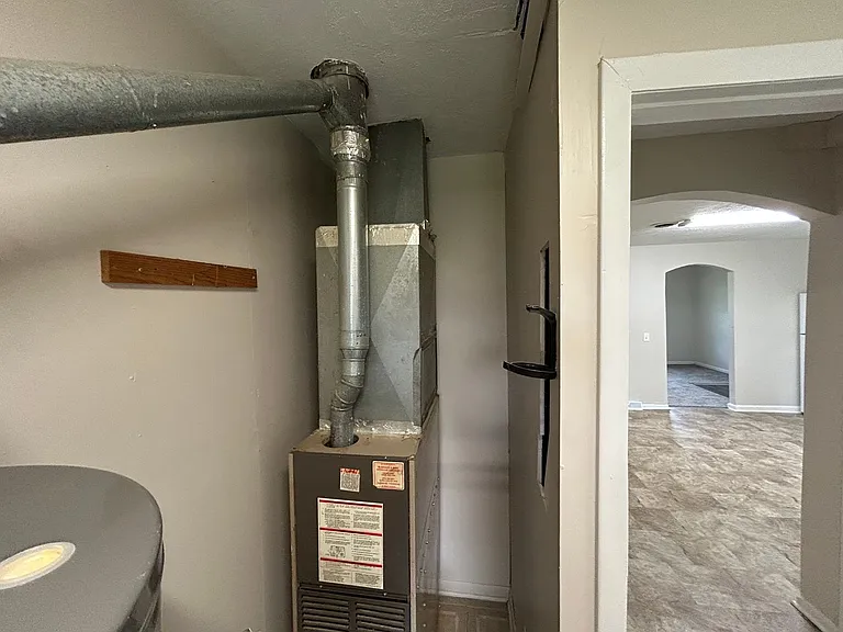 2056 McKinley Ave — Photo 10