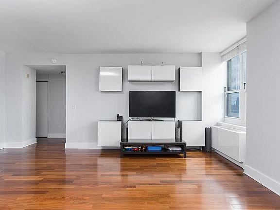 3rd image of 88 Morgan St APT 3905