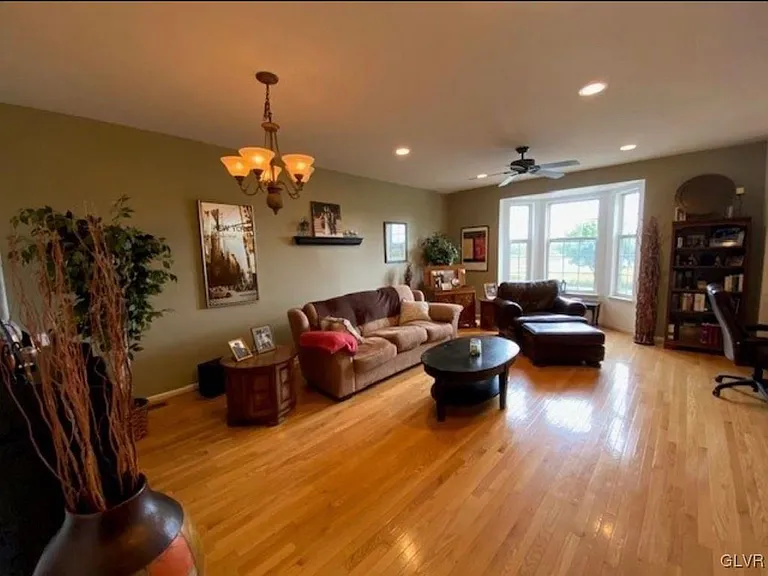 5607 Spring Ridge Dr W — Photo 4