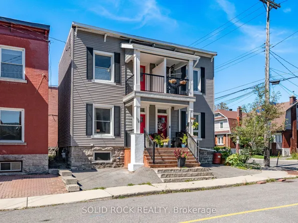 134 Concord St S, Ottawa, ON K1S 0Z4
