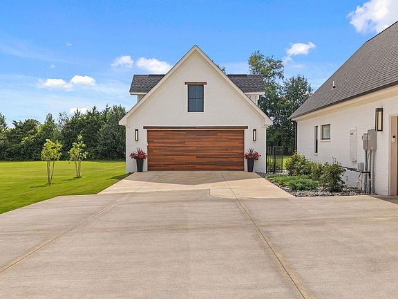 5th image of 178 Randal Ln