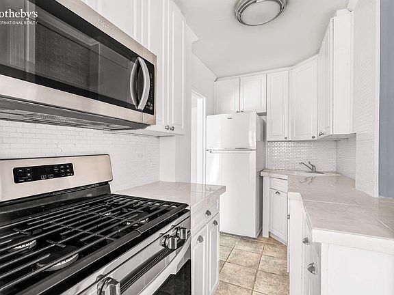 5th image of 215 E 80th St APT 10G