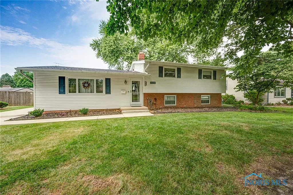 2230 Heatherlawn Dr photo 1