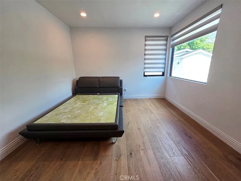 915 S Rimpau Blvd — Photo 9