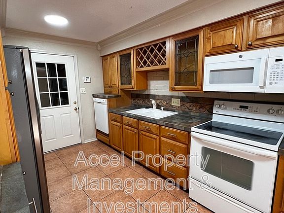 5th image of 312 Victoria Ave