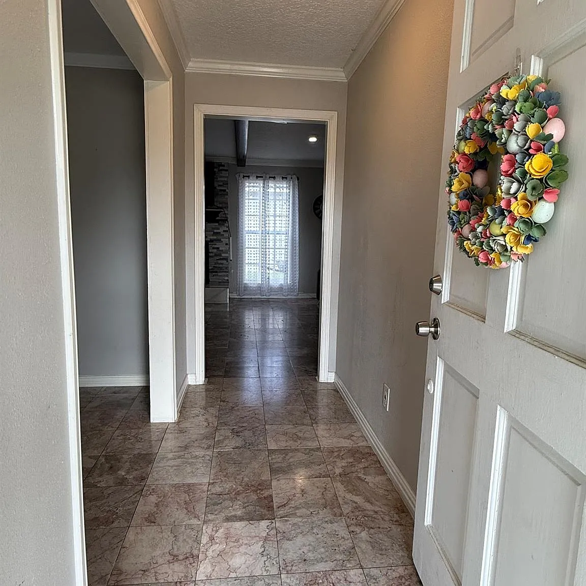 3 bed, 2.0 bath, 1583 sqft, $1,900 — Photo 2