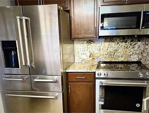 5 bed, 2624 sqft, $5,000 — Photo 2