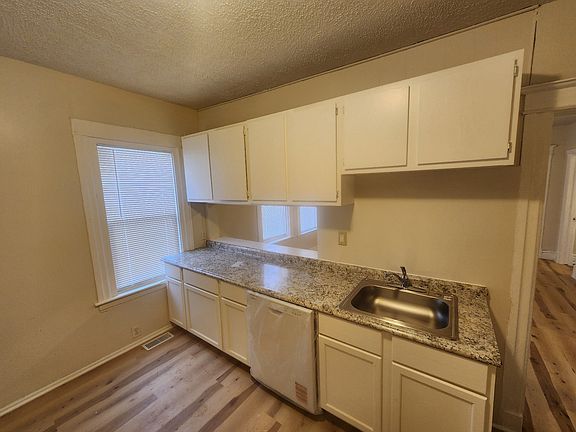 4th image of 216 Adams St #1