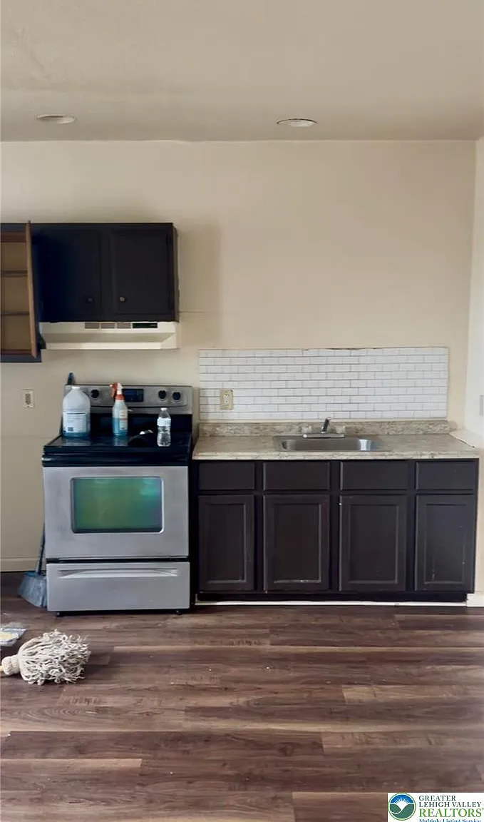 2 bed, 1.0 bath, 900 sqft, $1,250 — Photo 3