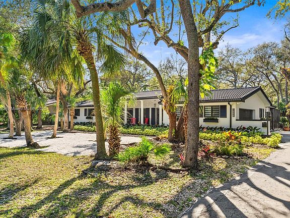 5th image of 16520 SW 80th Ave