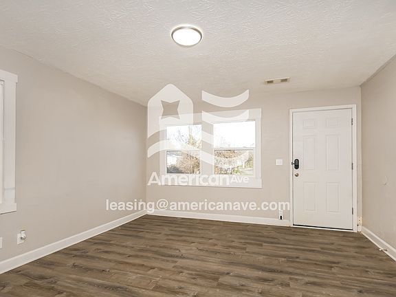 1741154_003_living_room_13648588.jpg
