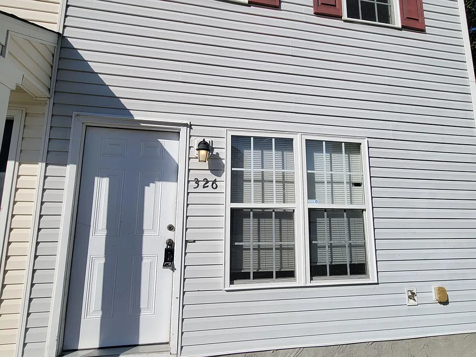 326 Bracken Pl