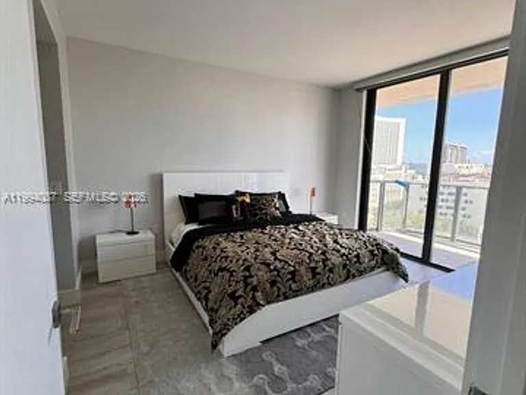 121 NE 34th St #807 — Photo 13
