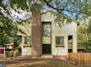 2126 Glencourse Ln, Reston, VA 20191