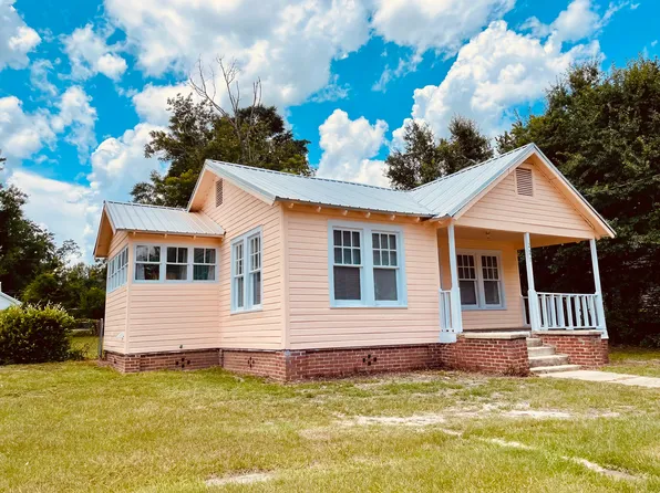 220 Lucky St, Swainsboro, GA 30401