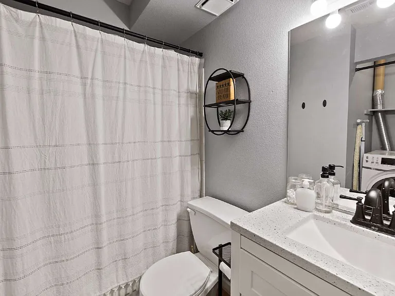 4570 Lincoln Plaza Dr — Photo 32