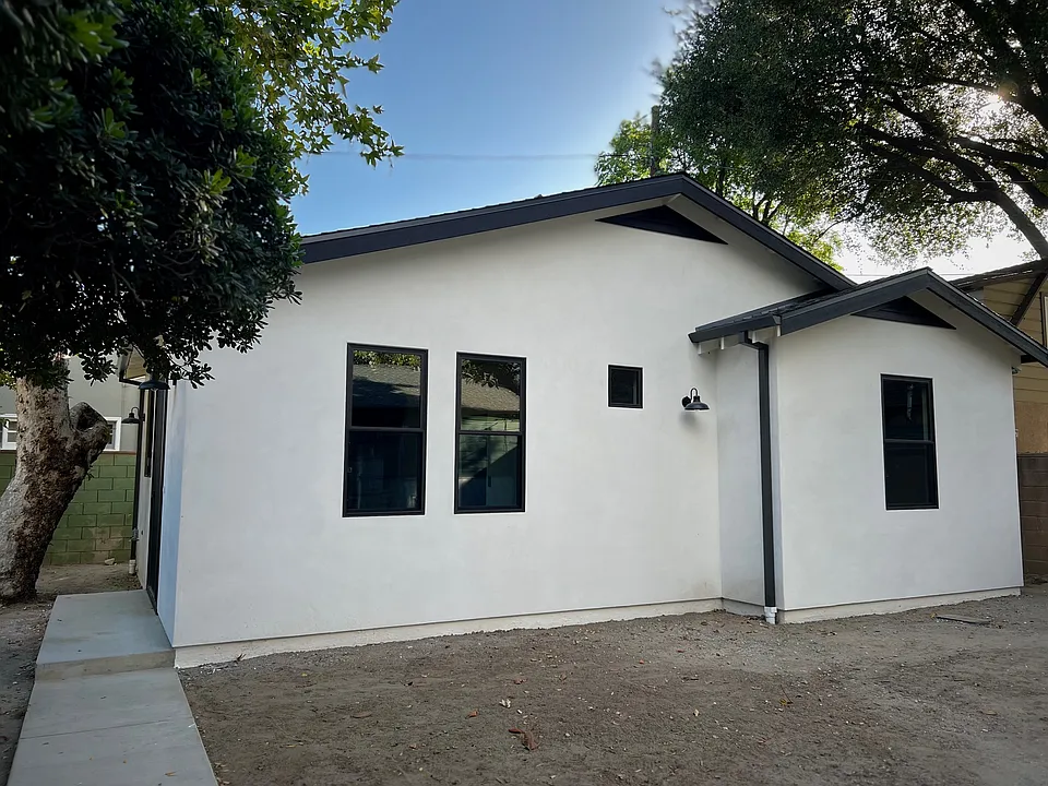 1205 S Chavez St #1203